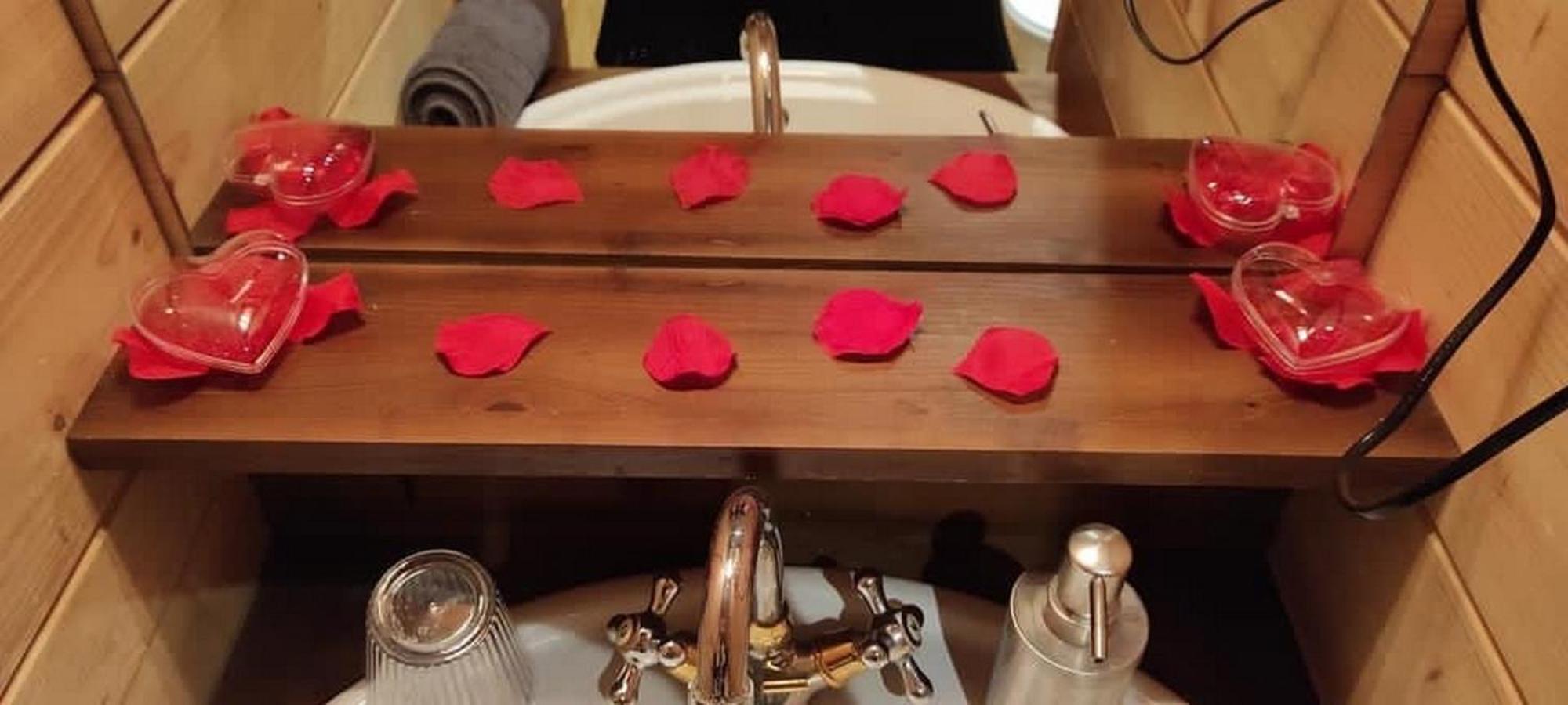 Le Domaine Des Droles De Dames Vendégház Buding Kültér fotó